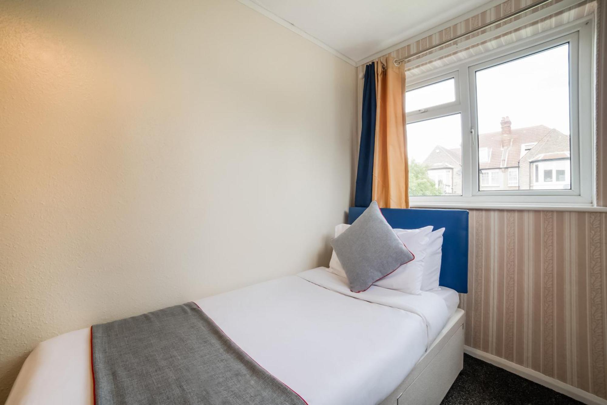Oyo Devine Hotel 3*