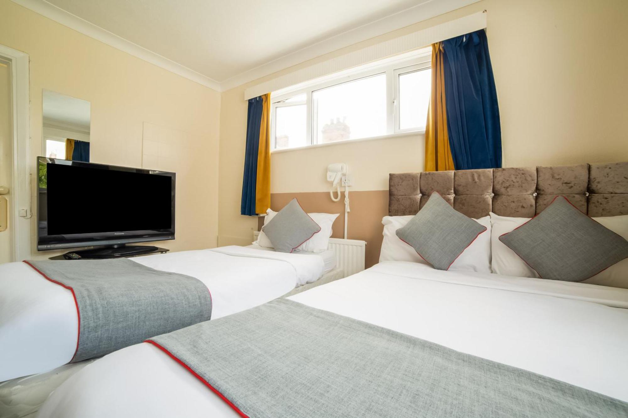 Hotel Oyo Devine 3*