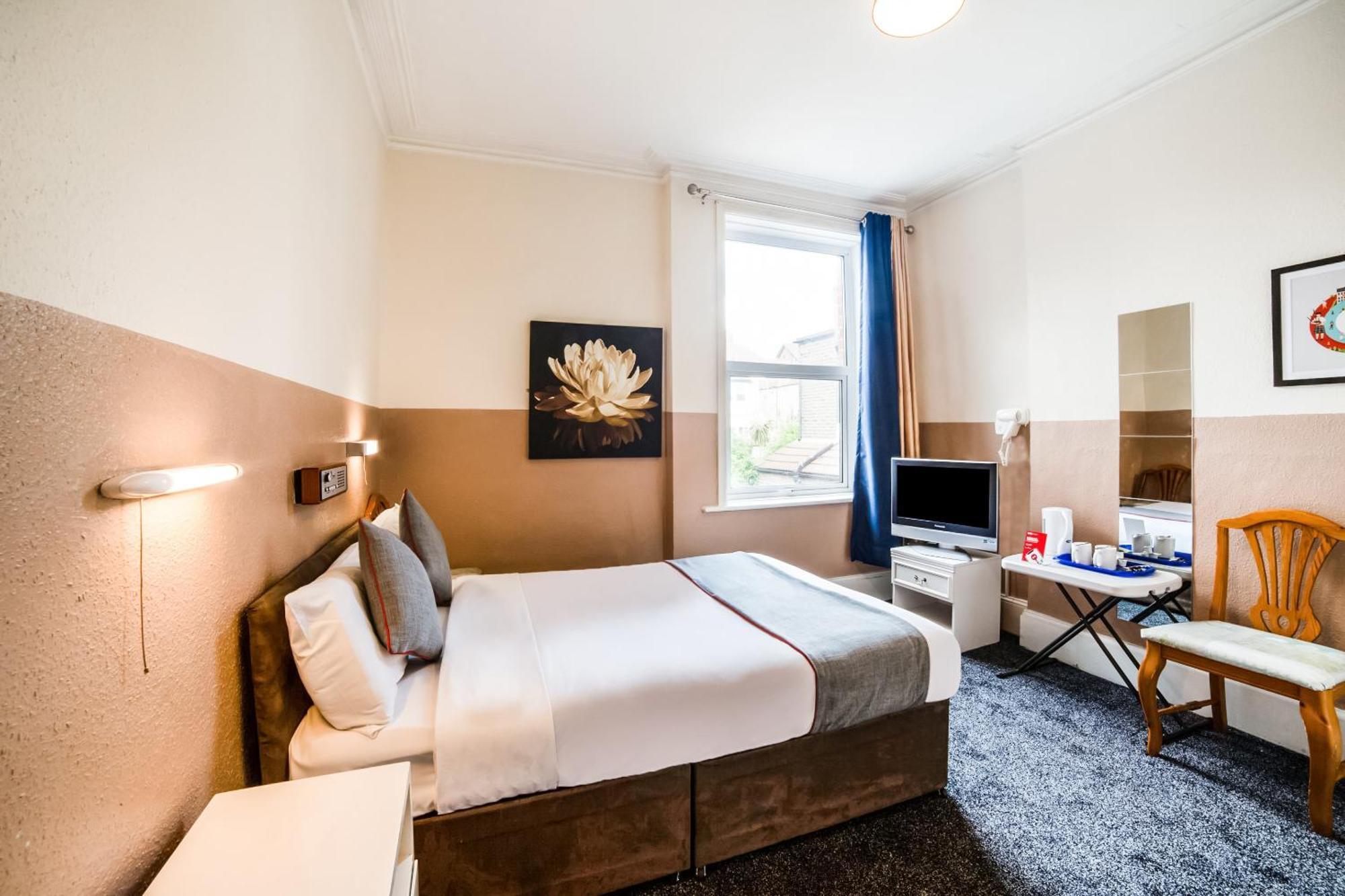 Oyo Devine 3* Southend-on-Sea