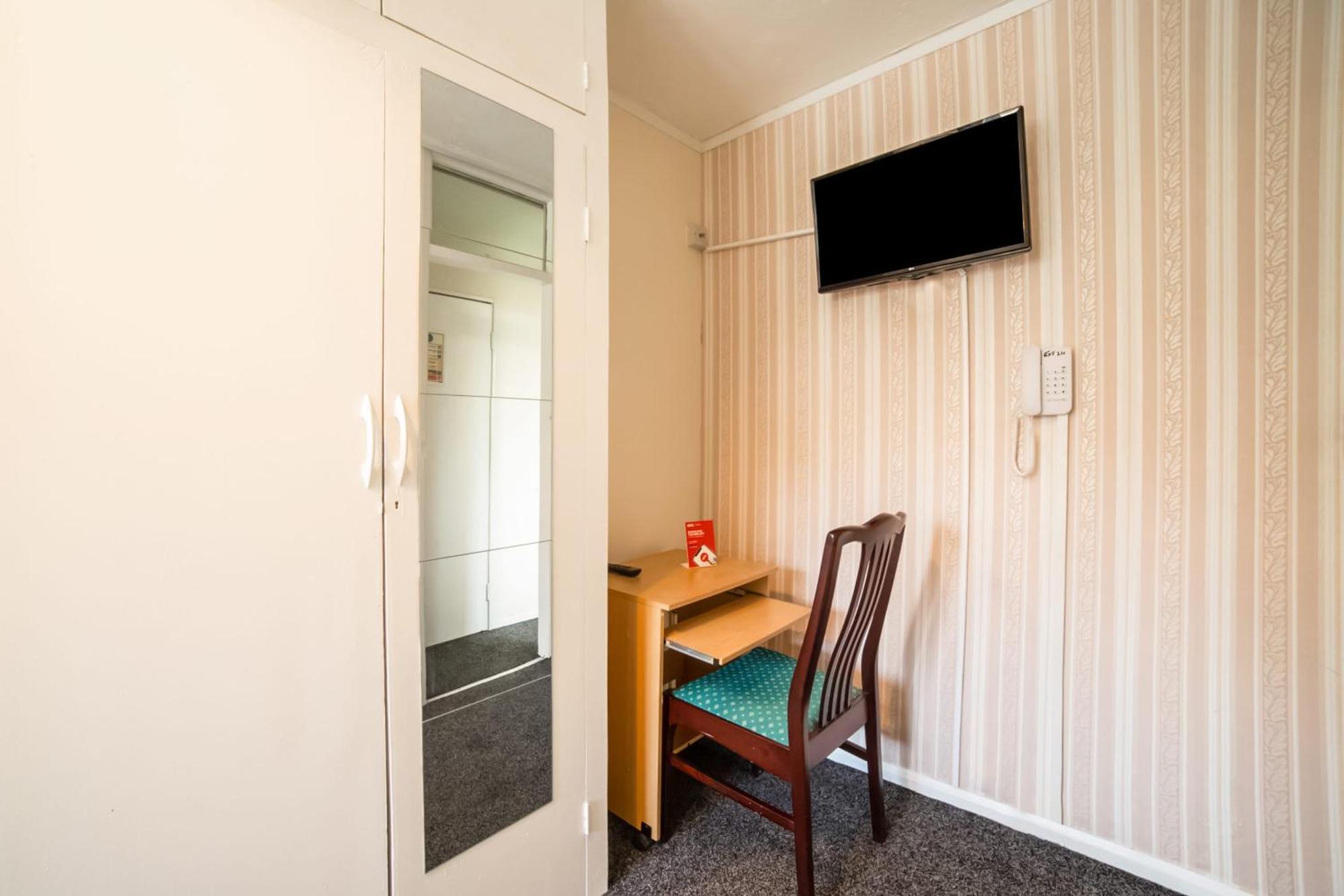 Oyo Devine Hotel 3*