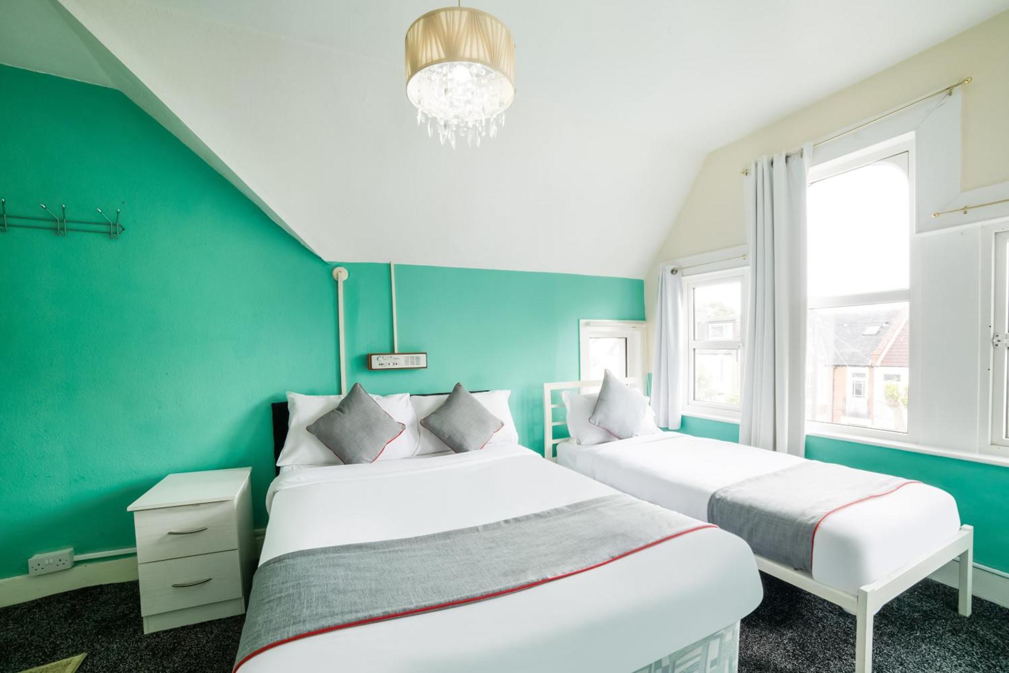 Hotel Oyo Devine 3*