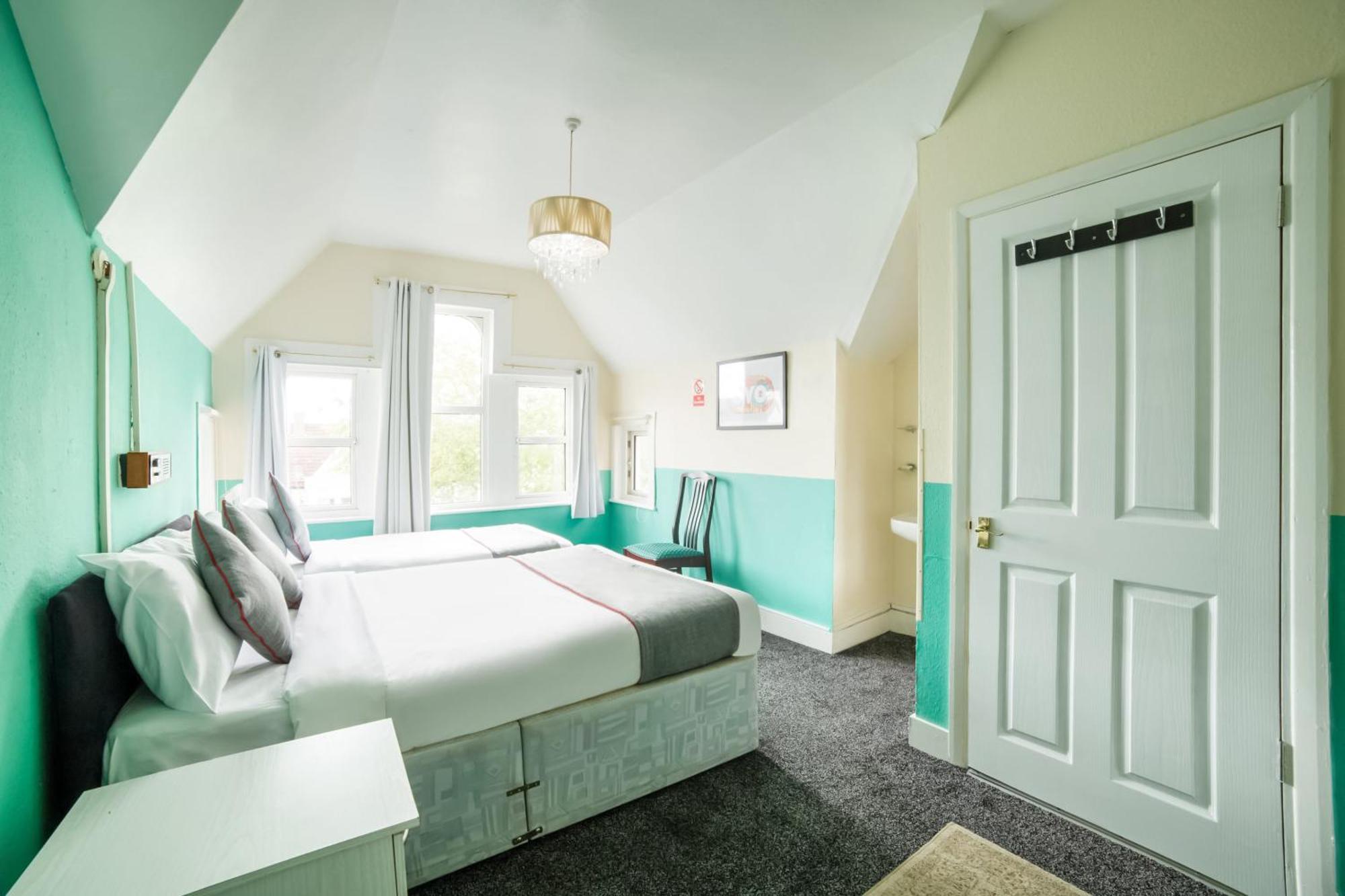 Oyo Devine 3* Southend-on-Sea