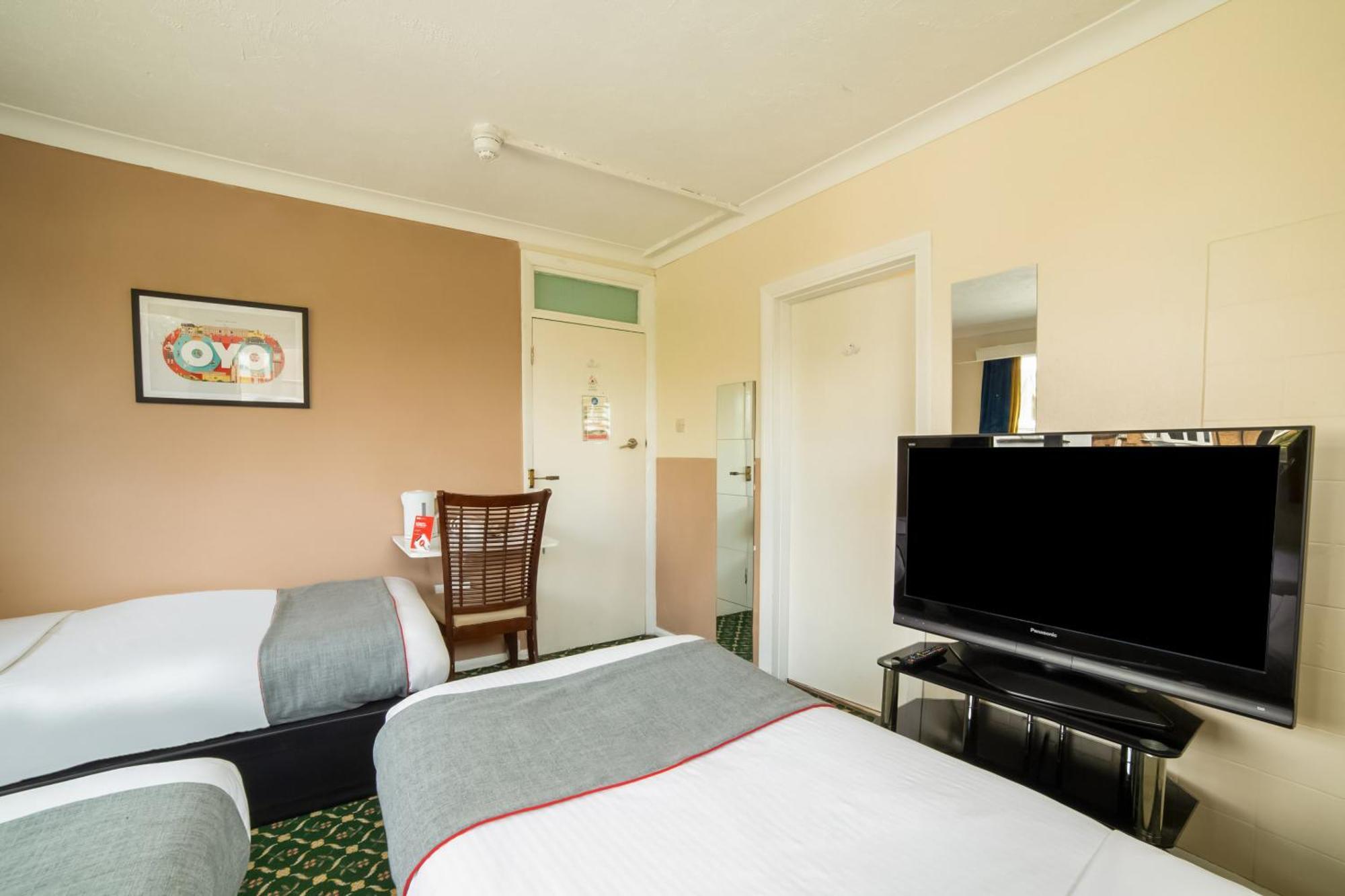 Oyo Devine Hotel 3*